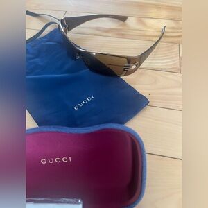 Gucci Sunglasses style 1804S with pouch, cleaning cloth and case